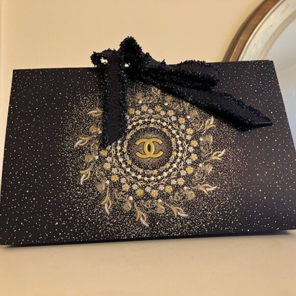 CHANEL Rouge Allure Lipstick in Laque NIB - Picture 2 of 5